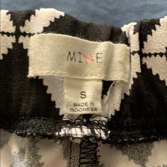 Classy scallop edge shorts - Picture 2 of 3